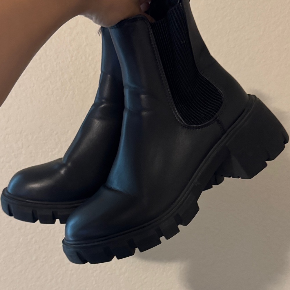 Steve Madden Black Chunky Chelsea Boots